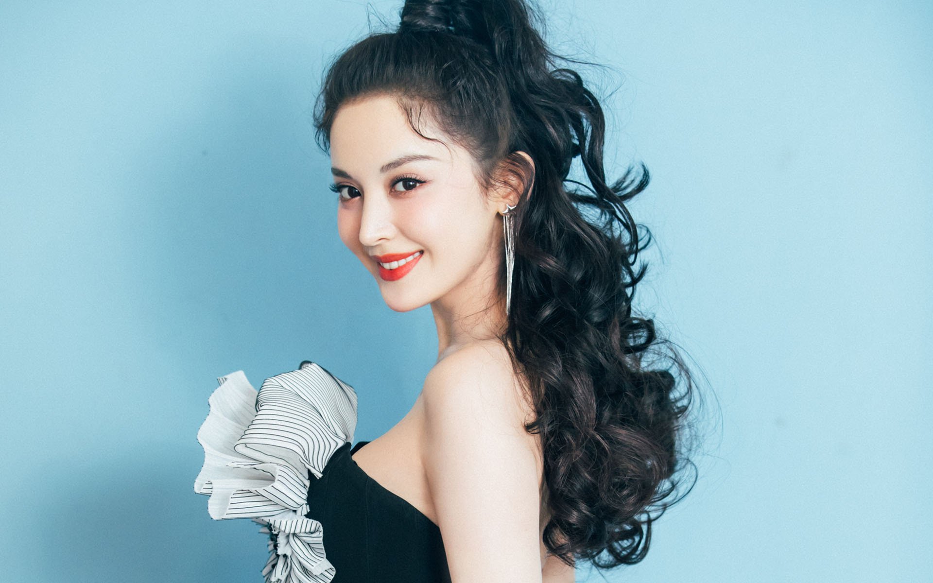 “长局大战,投手与击球手的极限对决,谁能笑到最后?”,投球手接杀