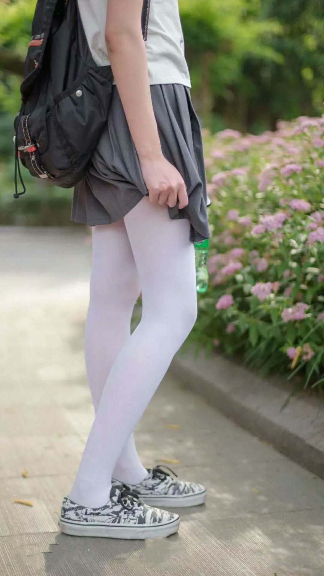 “雪地追逐:白色战场上的速度传奇”,007雪地追逐