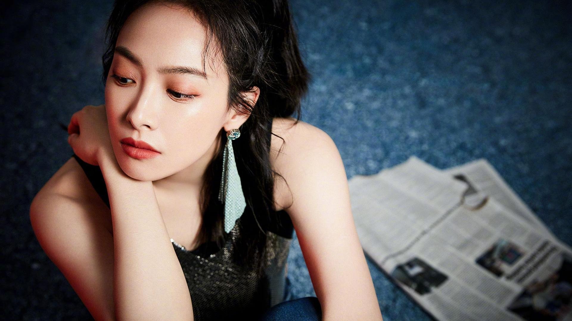 足球赛事舞美包装趋向视觉升级创新,舞台足球表演动作